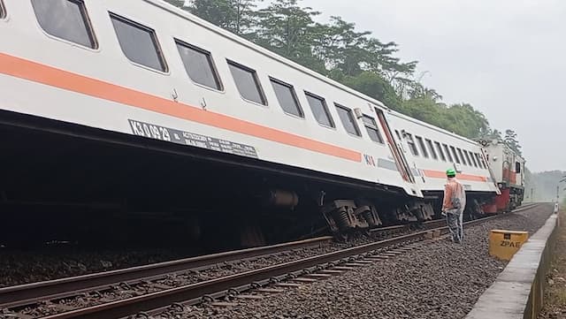 Jalur Utara Padat Imbas KA Bangunkarta Anjlok di Bumiayu, Waspadai Pelintasan Sebidang Jalur Utara Padat Imbas KA Bangunkarta Anjlok di Bumiayu, Waspadai Pelintasan Sebidang