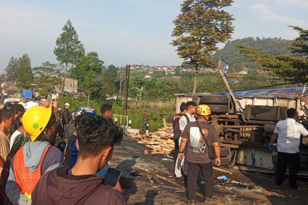 Kecelakaan Beruntun 5 Kendaraan di Wonosobo Tewaskan 2 Orang, 3 Korban Luka-Luka