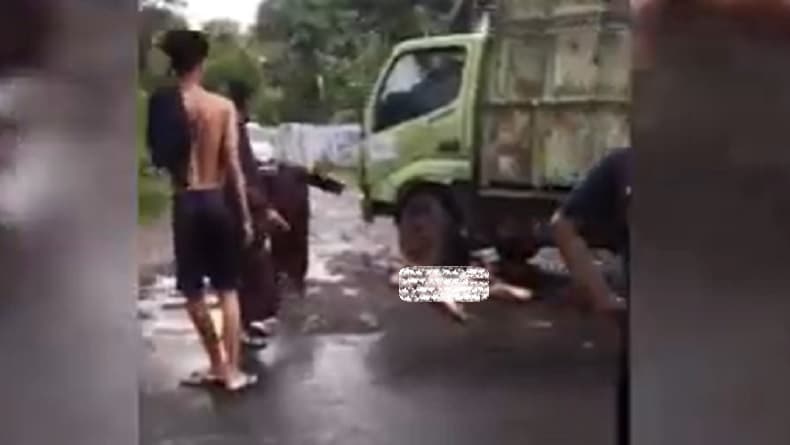 Tabrakan Tragis di Maros, 2 Pemotor Terjepit di Bawah Ban Truk
