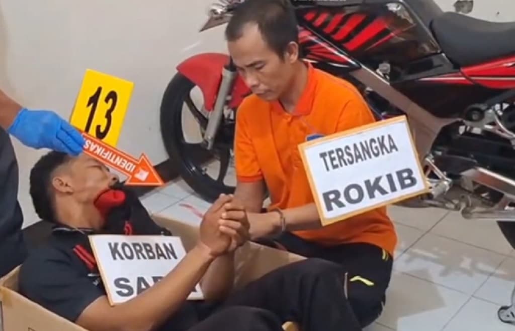Rekonstruksi Mayat Dalam Koper di Brebes, Begini Cara Tersangka Mutilasi Korban Rekonstruksi Mayat Dalam Koper di Brebes, Begini Cara Tersangka Mutilasi Korban