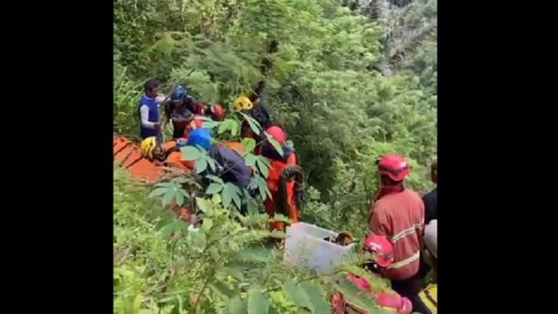 Lansia di Banjarnegara Tewas Terjatuh ke Jurang 80 Meter, Evakuasi Dramatis