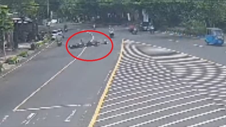 Detik-Detik 2 Motor Tabrakan di Tuban Terekam CCTV, 1 Orang Tewas 1 Luka