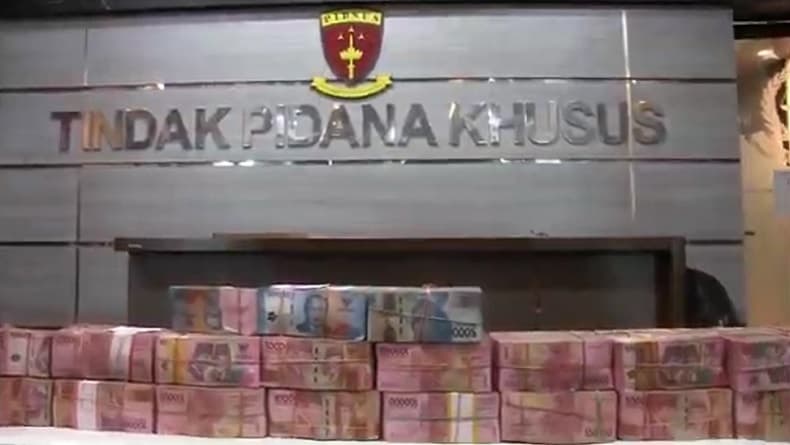 Kejati Jatim Tahan 3 Tersangka Kasus Pungli Izin Tambang, Rp2,3 Miliar Disita