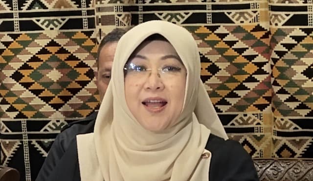 Telusuri Ijazah, Dokter Tifa Berharap Gelar Akademik Rismon Sianipar Asli