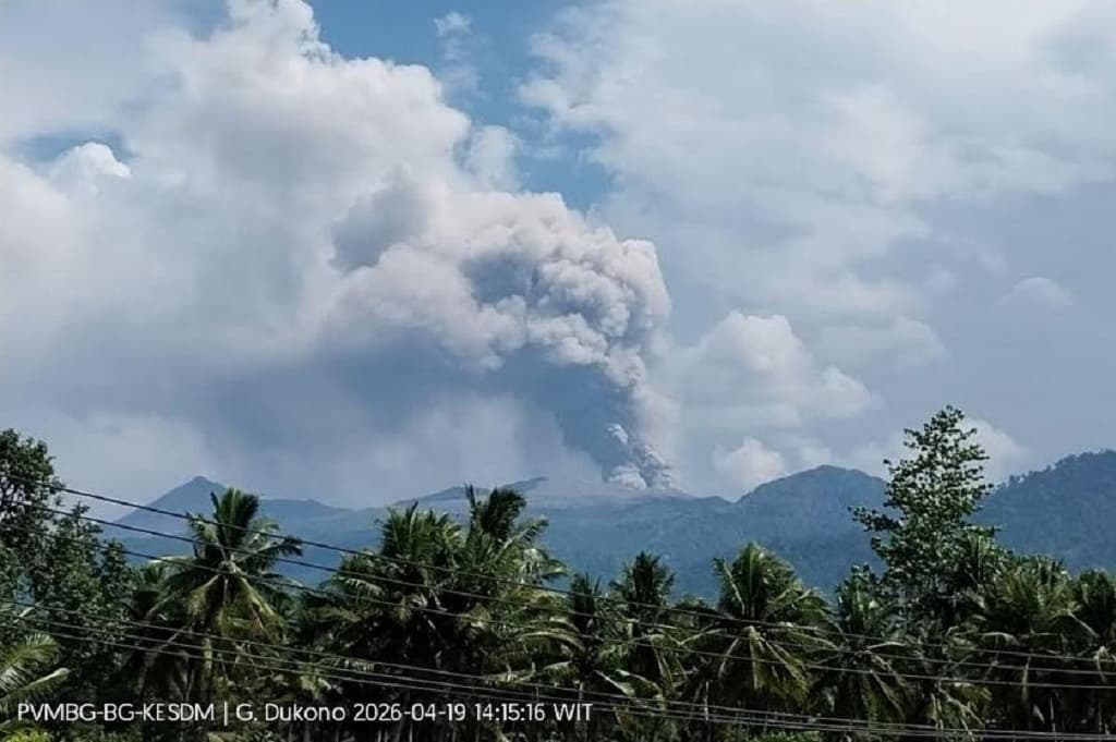 Gunung Dukono Meletus Hari Ini, Kolom Abu Capai 1 Km di Langit Halmahera Utara