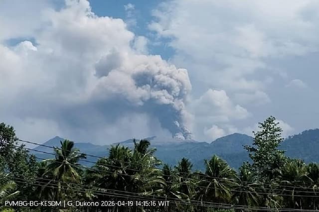 Gunung Dukono Meletus Hari Ini, Kolom Abu Capai 1 Km di Langit Halmahera Utara