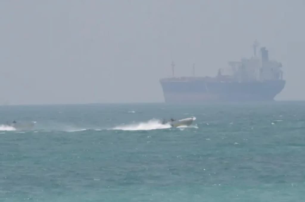 Situasi Memanas! Iran Tembak Kapal yang Lintasi Selat Hormuz