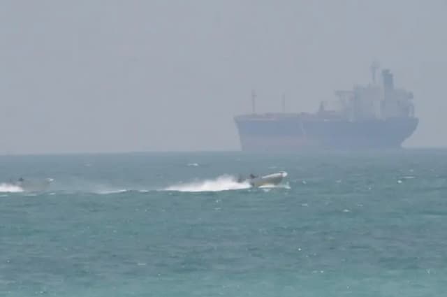 Trump Pastikan Blokade Pelabuhan Iran Berlanjut, Nasib Perundingan Damai di Ujung Tanduk