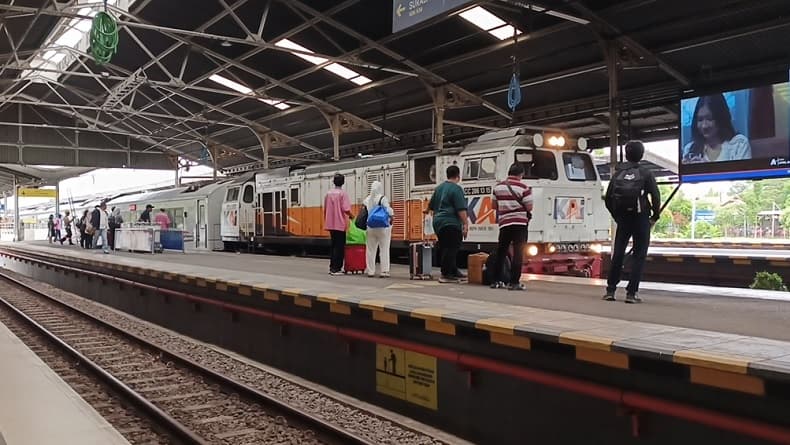 Dampak Tabrakan Kereta Api di Bekasi Timur, 27 Perjalanan KA Daop 3 Cirebon Dibatalkan