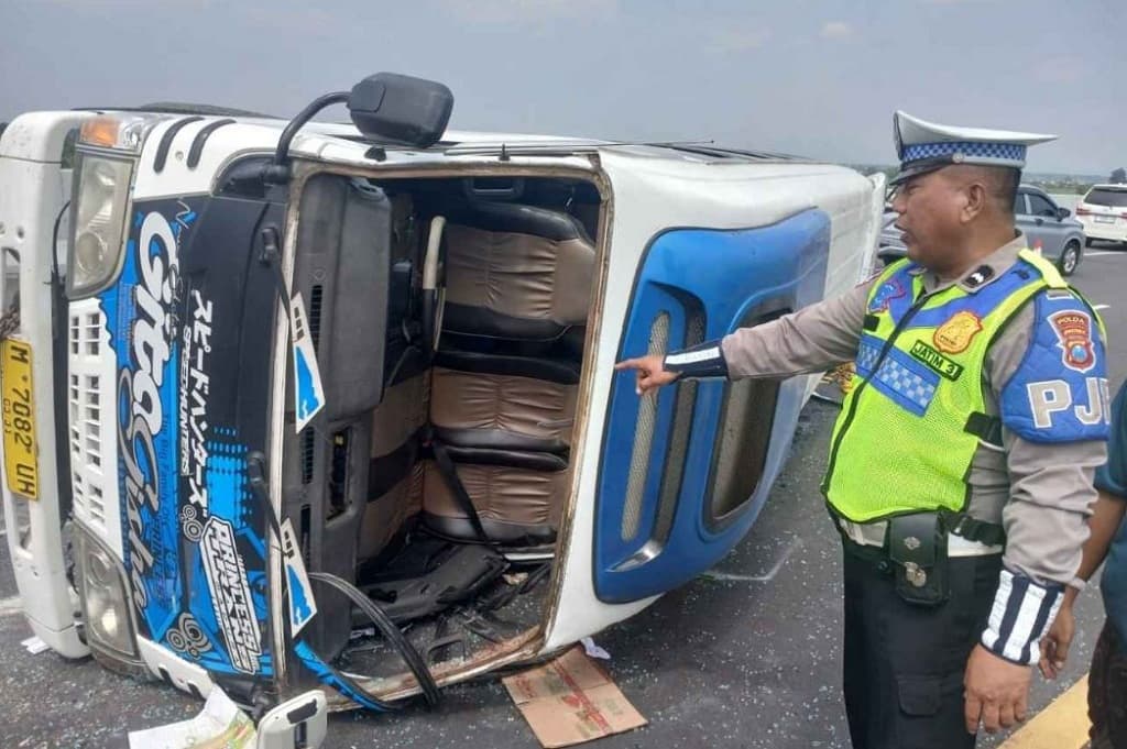 Kecelakaan Mobil Rombongan Pengantin di Tol Jombang-Mojokerto, 10 Penumpang Luka