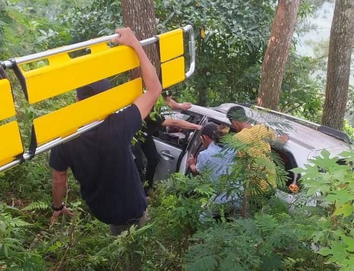 Minibus Terjun ke Jurang Pacet Mojokerto: Satu Orang Meninggal, 5 Dirawat di Rumah Sakit