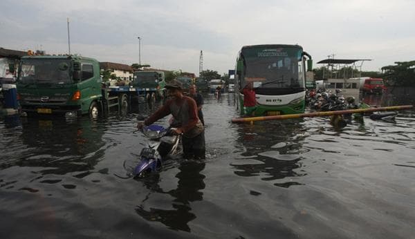 Banjir Rob Bakal Menggenangi Sejumlah Wilayah hingga 10 Juni, Pesisir Jateng Siaga