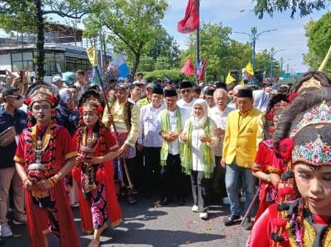 Pilkada Kota Cirebon 2024 Pasangan Efendi Edo- Siti Farida Daftar KPU Kompak Kenakan Kemeja Putih