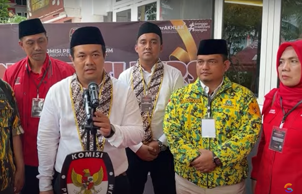 Meriah ! Bugar-Fahmi Mendaftar ke KPU Banjarnegara