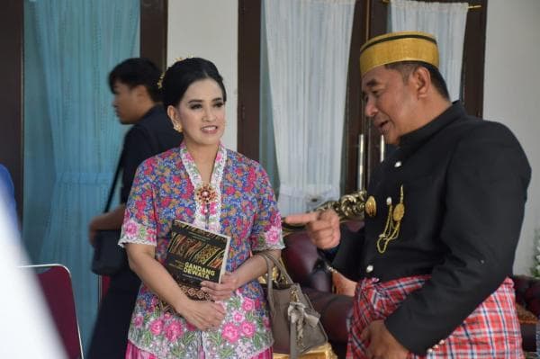 Bahtiar Apresiasi Upaya Ketua Bhayangkari Sulbar Perhatikan Budaya Tenun Mandar