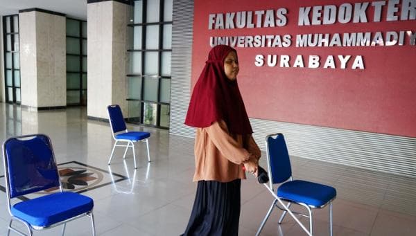 Mahasiswa UM Surabaya Gagas Inovasi Tongkat Pintar dengan Sensor Roda Otomatis untuk Tunanetra