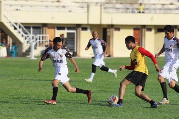 Sinergitas TNI-Polri: Turnamen Bola Kaki dalam Rangka olah Raga Bersama