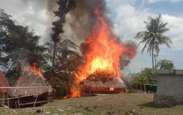 3 Rumah Warga Kampung Lete Ghimih di Sumba Barat Daya Ludes Terbakar