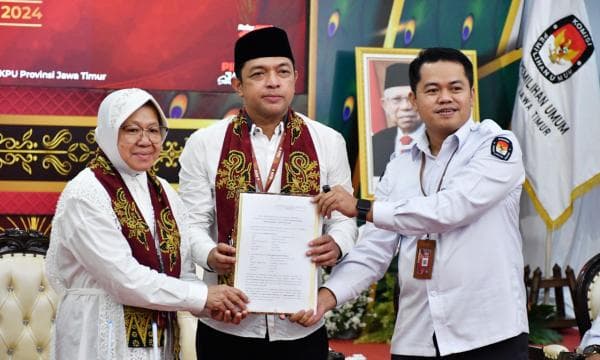 Risma-Gus Hans Resmi Daftar ke KPU Jatim