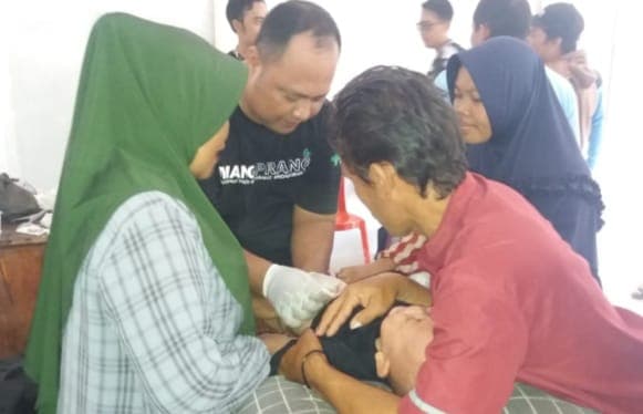 Mulai Dari Sunatan Masal Hingga Santunan ke Yatim dan Jompo Digelar Yayasan Fajar 