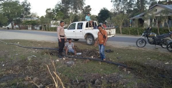 Difasilitasi Bhabinkamtibmas Maubeli, Perbaikan Pipa Air Sukses Pasokan Lancar