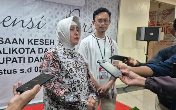 Rileks Jalani Tes Kesehatan di RS Unhas, Indira Yusuf Ismail Apresiasi Kinerja KPU