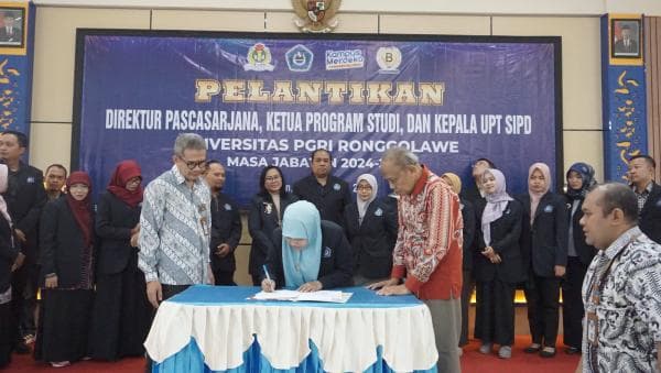 Rektor Unirow Tuban Lantik Direktur, Kaprodi dan Kepala SIPD Baru