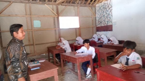 Selama Ini Belajar di Kelas Triplek, SMP IT Pancu Tilu Sindangbarang Mulai Bangun Dua RKB