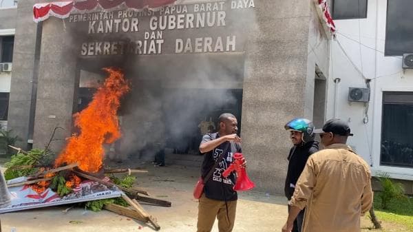 Terancam Tak Bisa Ikut Seleksi CPNS, Ribuan Pencaker OAP Geruduk Kantor Gubernur Papua Barat Daya