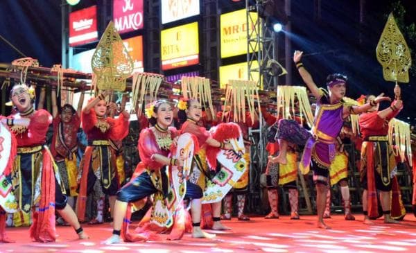 Ribuan Warga Tumplek Lihat Festival Kentongan Banyumas