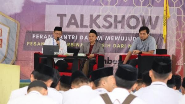 Sosialiasi Tentang Bahaya Narkoba, BNN Jabar Berikan Edukasi Kepada Santri di Pangandaran