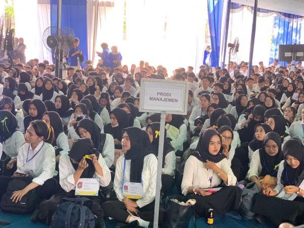 Lebih 2.000 Mahasiswa Baru Ikuti PKKMB Kampus UBP Karawang