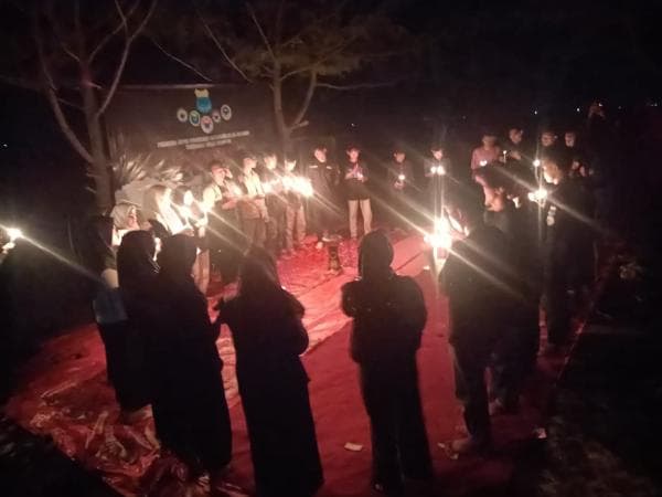 PMII UNZAH Genggong Kenang Terbunuhnya Aktivis HAM Dengan Nyalakan 1000 Lilin