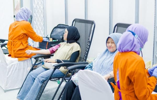 Aksi Donor Darah di Karita Surabaya Berhasil Kumpulkan 21 Kantong