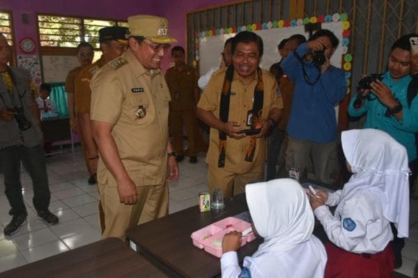 Selain Menyehatkan, Pj Bupati Yudia Sebut Program Makan Siang Bergizi Bentuk Karakter Siswa