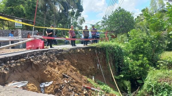 Forkopimcam Parungponteng Tinjau Lokasi Jalan Ambles di Cibungur Tasikmalaya