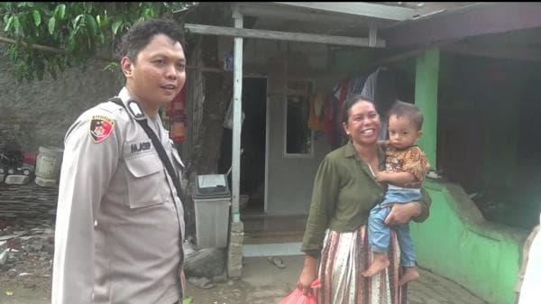 Aksi Terpuji Personel Polsek Parungpanjang Atensi Anak Kurang Gizi