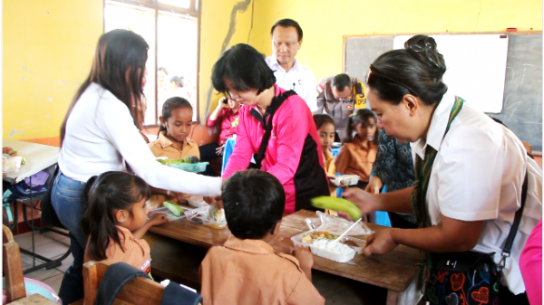 Pertama di NTT Pemda Belu Gelar Uji Coba Makan Bergizi Gratis Bagi Ratusan Siswa di Atambua