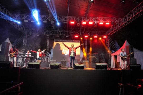 Antusias Ribuan Orang Ramaikan Konser Aftershine di Alun-alun Klaten