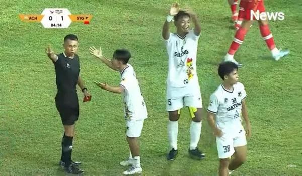 Mengapa Wasit yang Kena Bogem Mentah Pemain Sulteng Terancam Sanksi? Berikut Penjelasannya