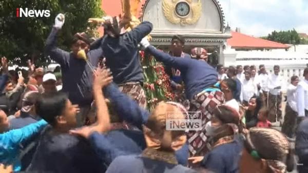 Ribuan Warga Yogyakarta Ramaikan Grebeg Maulud, Berebut Gununan Penuh Berkah