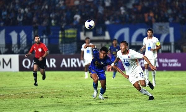 Kebobolan Menit Akhir, Persib Takluk 0-1 dari Port FC