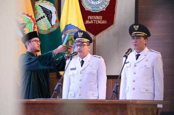 Lantik Pj Bupati Brebes dan Banyumas, Nana Sudjana Minta Sukseskan Penyelenggaraan Pilkada 2024