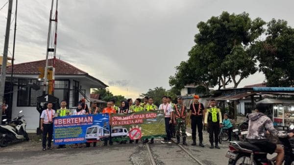 KAI Bandara Sosialisasi Keselamatan di Perlintasan Kereta Api Medan-Binjai