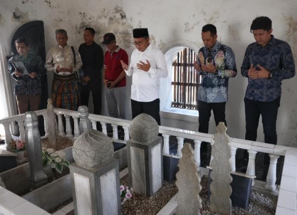 Danny Pomanto Berziarah ke Makam Datu Suppa dan Mantan Wakil Wali Kota Parepare Faisal Sapada