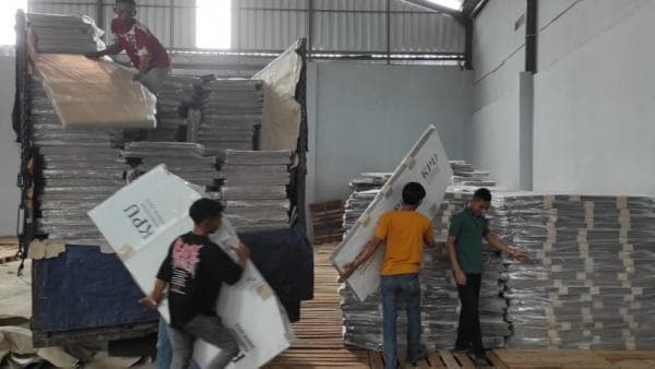 Persiapan Pilkada 2024, 17.672 Buah Logistik Bilik Suara Baru Tiba di Garut