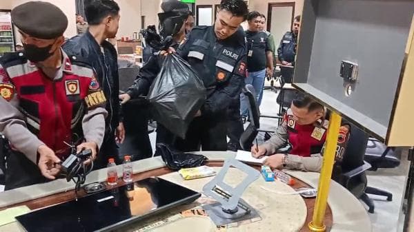 Polisi Gerebek Tempat Perjudian Kelas Atas di Ruko Anjasmoro Semarang, Sita Miliaran Rupiah