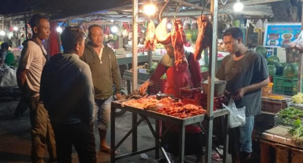 Sidak Pasar Bangil, Petugas Temukan Daging Gelonggongan dan Tak Bersertifikat Halal