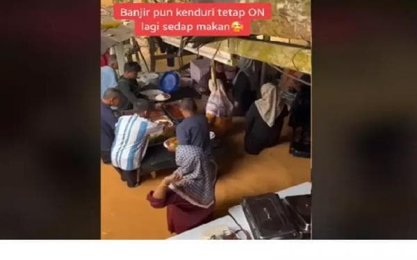 Viral! Santai Kayak di Pantai, Tamu Hajatan Kalem Ambil Hidangan Prasmanan di Tengah Banjir