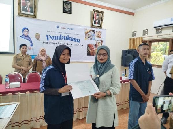 Penyandang Disabilitas di Mojokerto Dapat Pembekalan Keterampilan Kriya